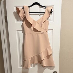 Elegant BCBG MAXAZRIA Ruffled Peach Dress size 4